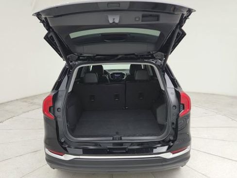 Used 2024 GMC Terrain SLT image 24