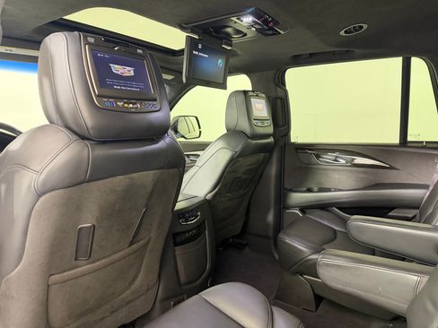 Used 2017 Cadillac Escalade Platinum AWD/4WD image 24