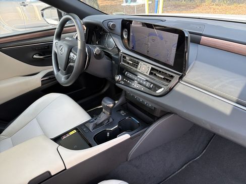 Used 2025 Lexus ES 350 w/ Premium Package FWD image 42