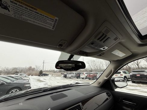 Used 2014 GMC Yukon XL Denali image 28