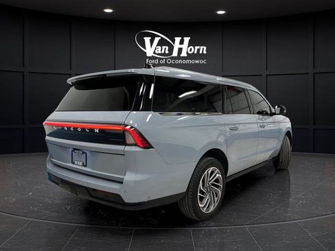 Used 2025 Lincoln Navigator L Reserve image 44