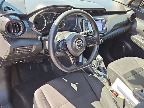 Used 2023 Nissan Kicks S image 11