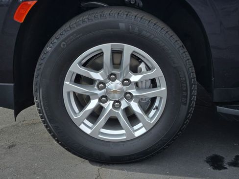 Used 2024 Chevrolet Suburban LT image 9