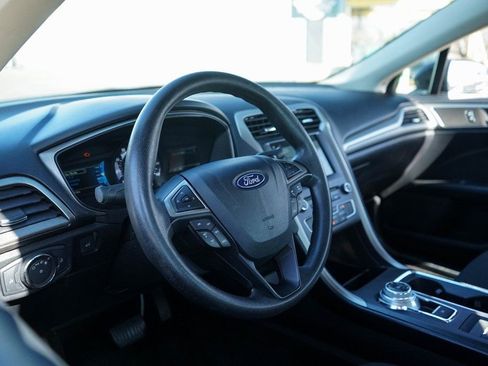 Used 2018 Ford Fusion SE w/ Fusion SE Technology Package image 6