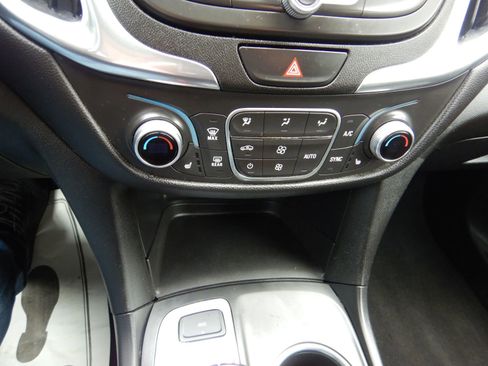 Used 2019 Chevrolet Equinox LT w/ Sun & Navigation Package image 15