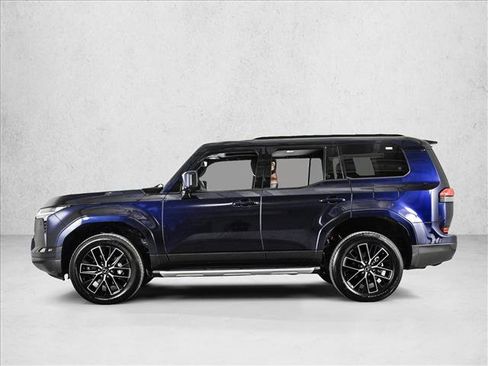 Used 2025 Lexus GX 550 w/ Accessory Package (2T) image 9