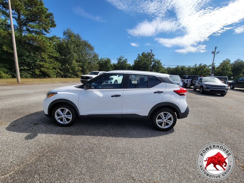 Used 2020 Nissan Kicks S FWD image 3