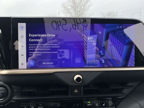 Used 2025 Toyota Crown Signia Limited w/ Advanced Technology Package image 16