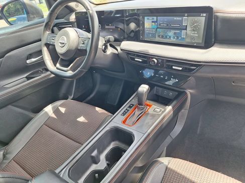 Used 2025 Nissan Kicks SR w/ SR Premium Package FWD image 26