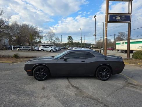 Used 2019 Dodge Challenger SXT w/ Blacktop Package RWD image 3