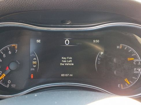 Used 2019 Jeep Grand Cherokee Laredo image 22