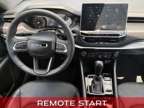 Used 2024 Jeep Compass Trailhawk w/ Trailhawk Convenience Group AWD/4WD image 3