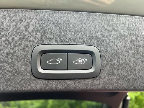 Certified 2023 Volvo XC40 Recharge Plus w/ Protection Package Premier AWD/4WD image 27