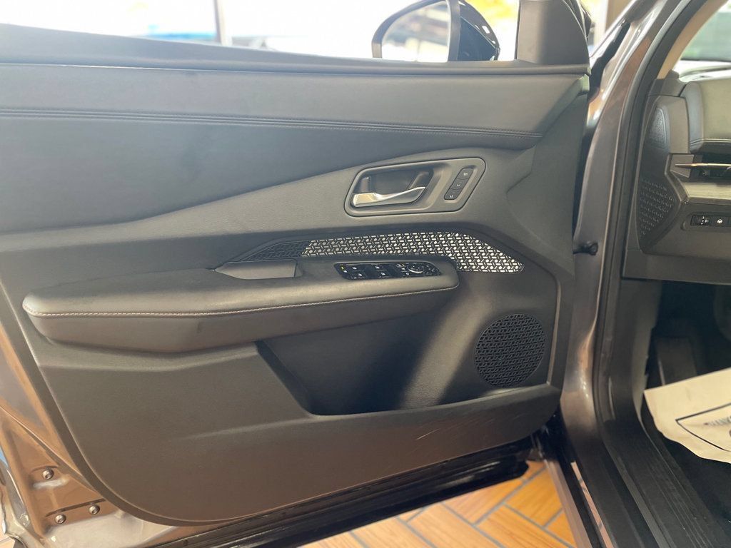Used 2023 Nissan Ariya FWD image 18
