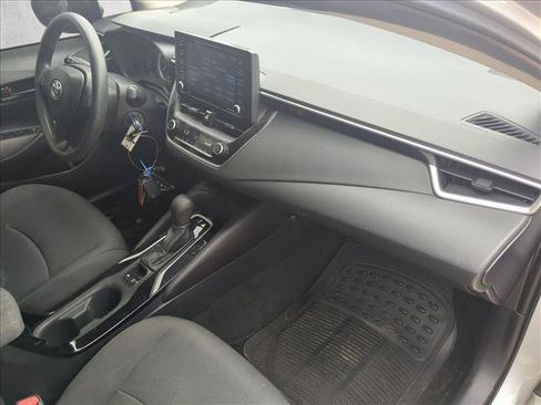Used 2022 Toyota Corolla LE FWD image 18