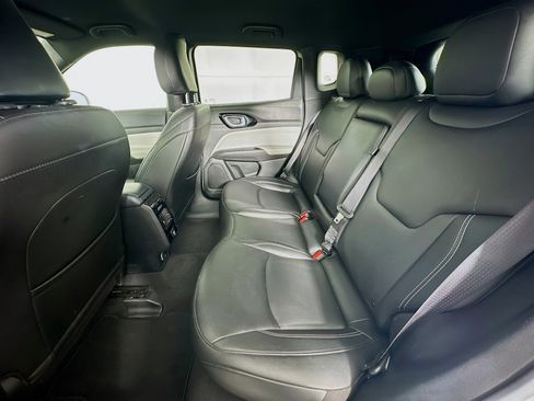 Used 2025 Jeep Compass Limited image 26