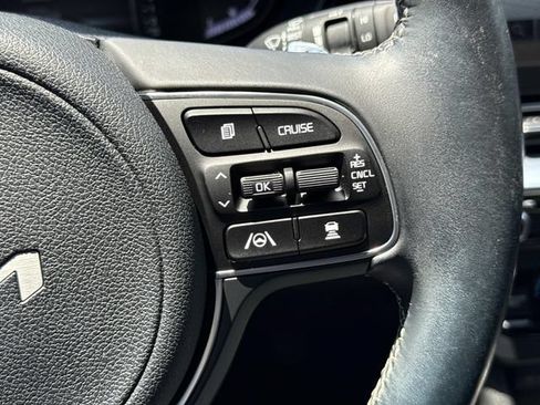 Used 2022 Kia Niro EX Premium FWD image 24