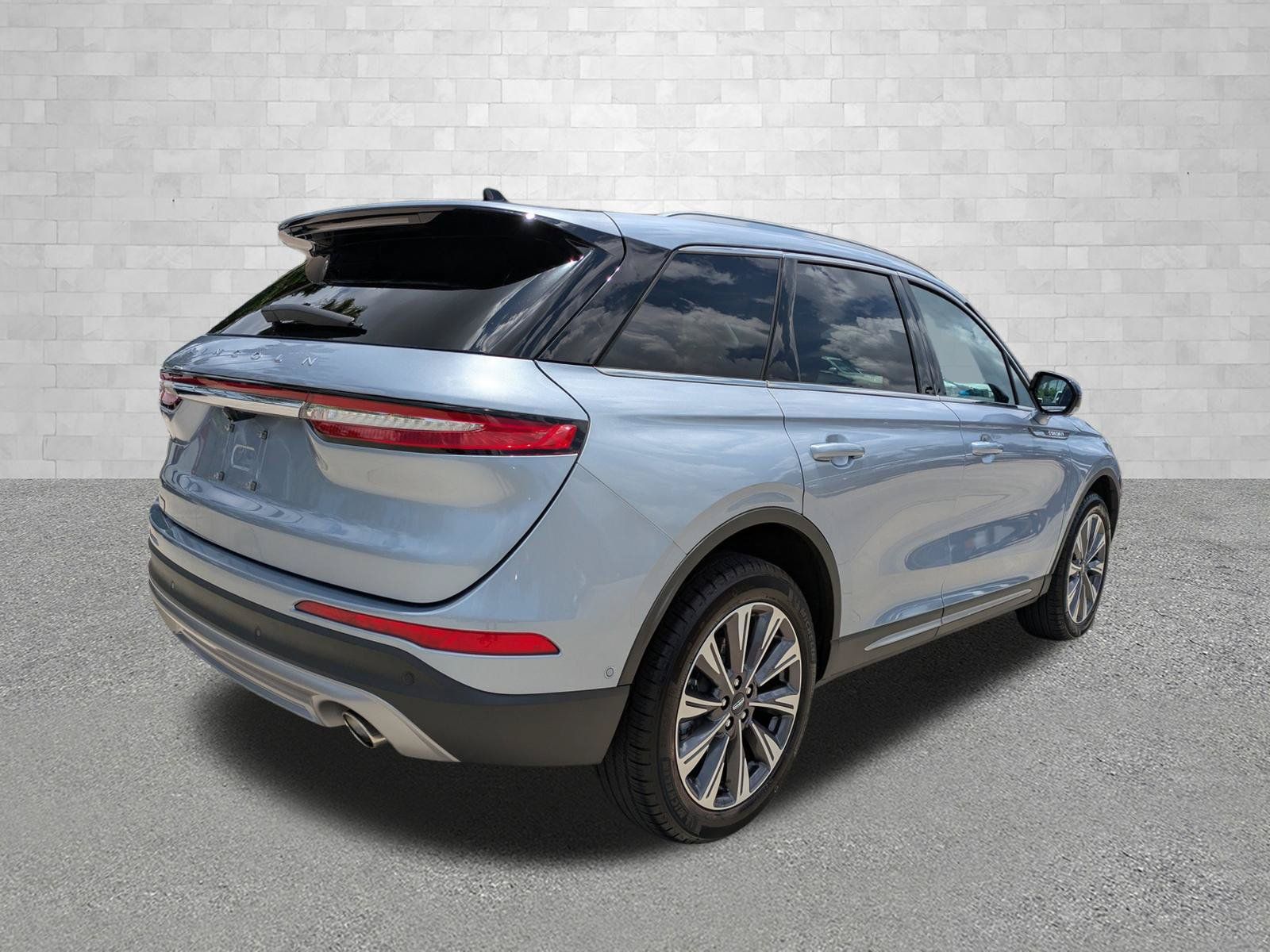 Used 2022 Lincoln Corsair Reserve w/ Equipment Group 201A AWD/4WD image 2