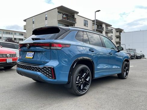 New 2025 Volkswagen Tiguan SE R-Line image 8