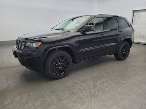 Used 2021 Jeep Grand Cherokee Laredo X image 2