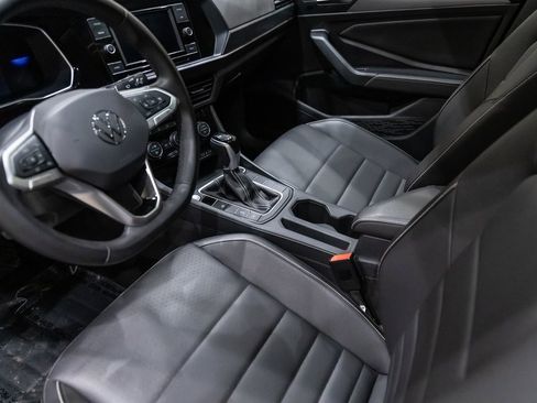 Used 2024 Volkswagen Jetta SE w/ Panoramic Sunroof Package image 18