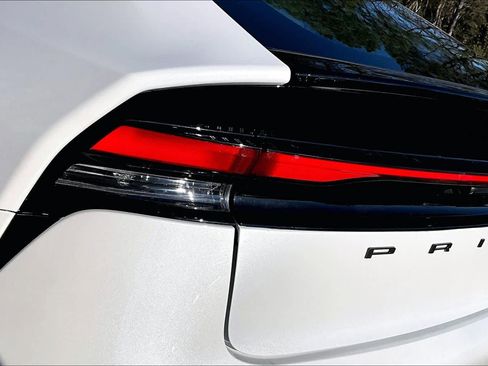 Used 2025 Toyota Prius LE image 27