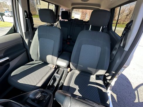 Used 2021 Ford Transit Connect XLT image 14