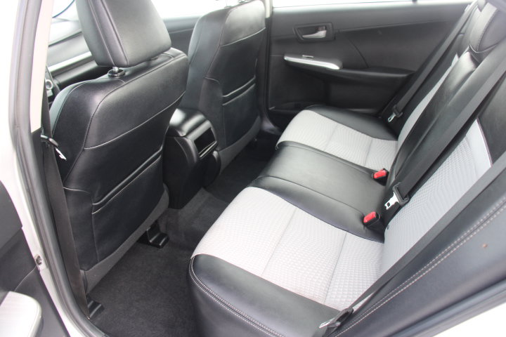 Used 2012 Toyota Camry SE FWD image 12