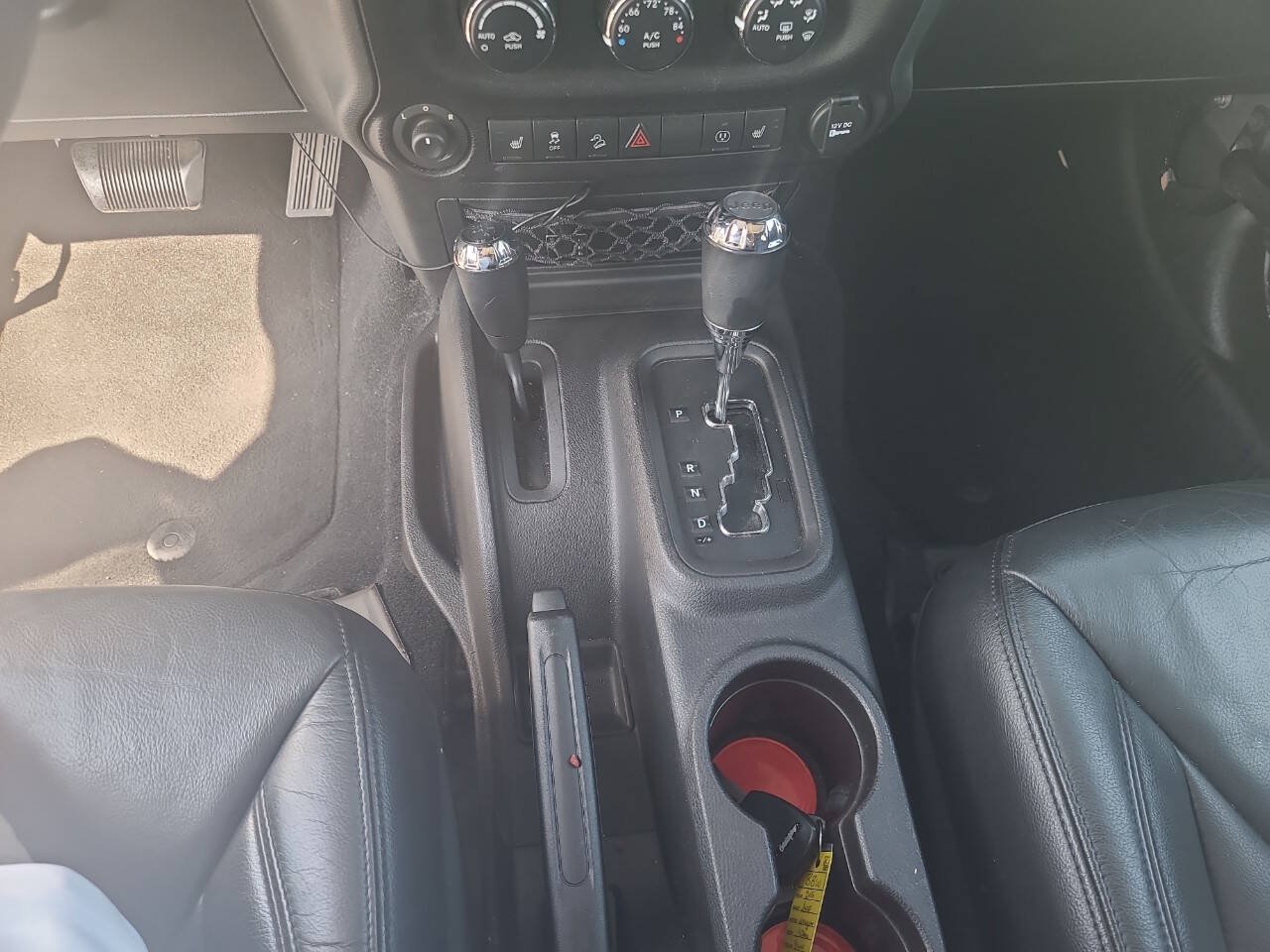 Used 2015 Jeep Wrangler Unlimited Sahara AWD/4WD image 16
