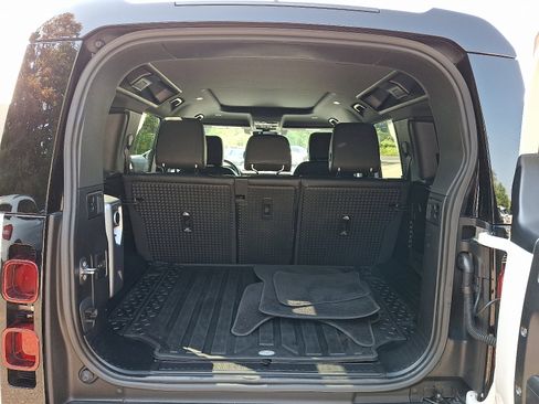 Used 2023 Land Rover Defender 110 X-Dynamic SE image 29