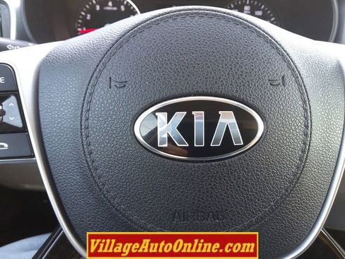 Used 2019 Kia Sorento LX image 19