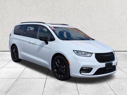 Used 2025 Chrysler Pacifica Limited