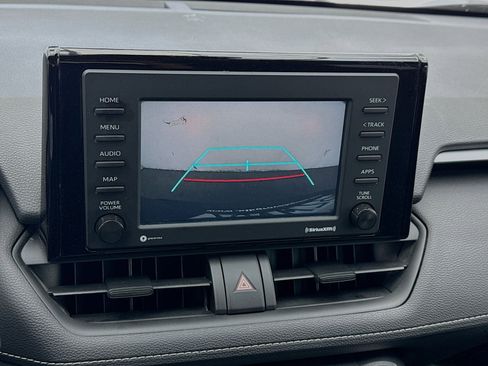 Used 2022 Toyota RAV4 LE FWD image 10