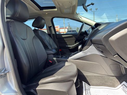 Used 2014 Ford Focus Titanium FWD image 22