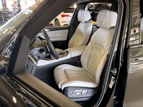 New 2026 BMW X5 sDrive40i image 9