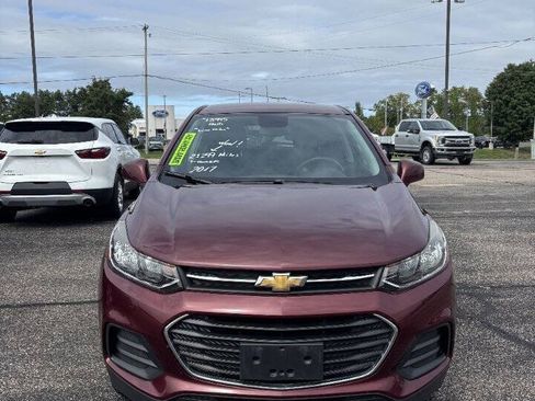 Used 2017 Chevrolet Trax LS w/ Fleet Convenience Package AWD/4WD image 3