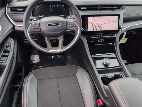 New 2026 Jeep Grand Cherokee Altitude image 22