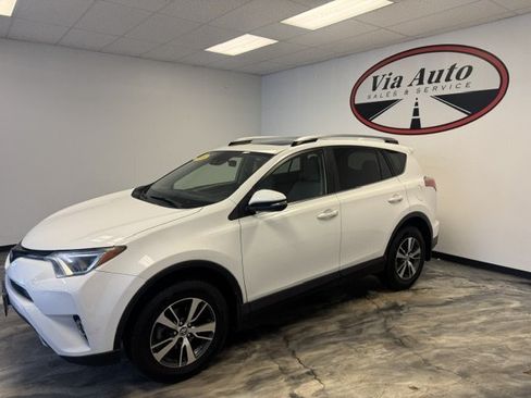 Used 2018 Toyota RAV4 XLE AWD/4WD image 7