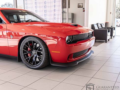 Used 2015 Dodge Challenger SRT Hellcat image 4