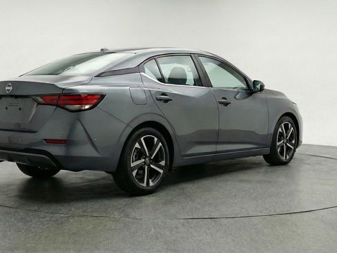Used 2025 Nissan Sentra SV image 9
