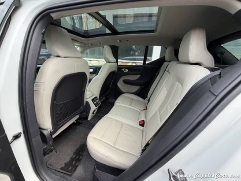 Used 2022 Volvo XC40 T5 Momentum w/ Premium Package AWD/4WD image 24