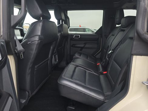 Used 2025 Ford Bronco Outer Banks image 8