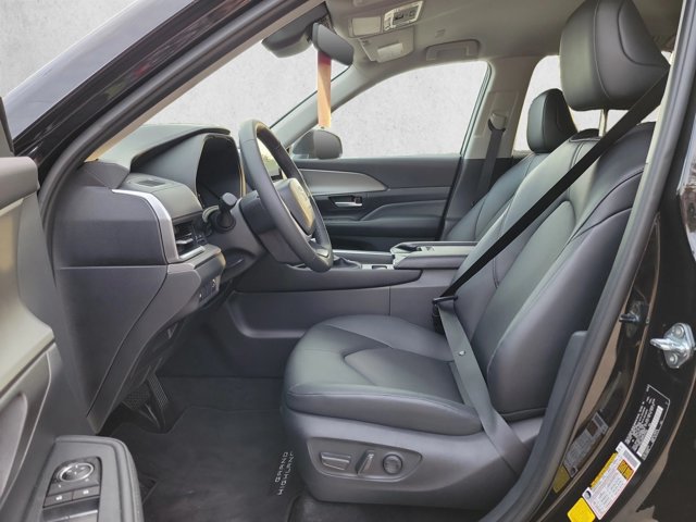 Used 2026 Toyota Grand Highlander FWD image 17