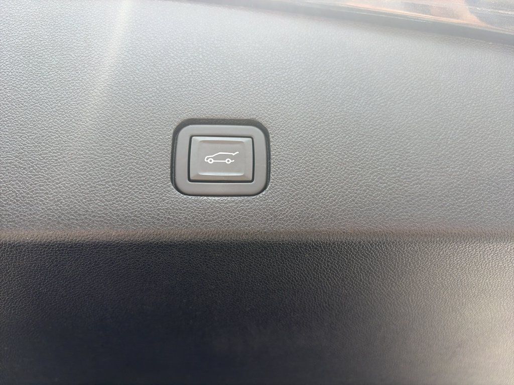 Used 2023 Cadillac XT6 Premium Luxury FWD image 32