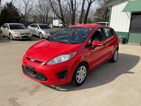 Used 2013 Ford Fiesta SE image 5