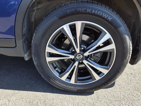 Used 2019 Nissan Rogue SV w/ Premium Package AWD/4WD image 9