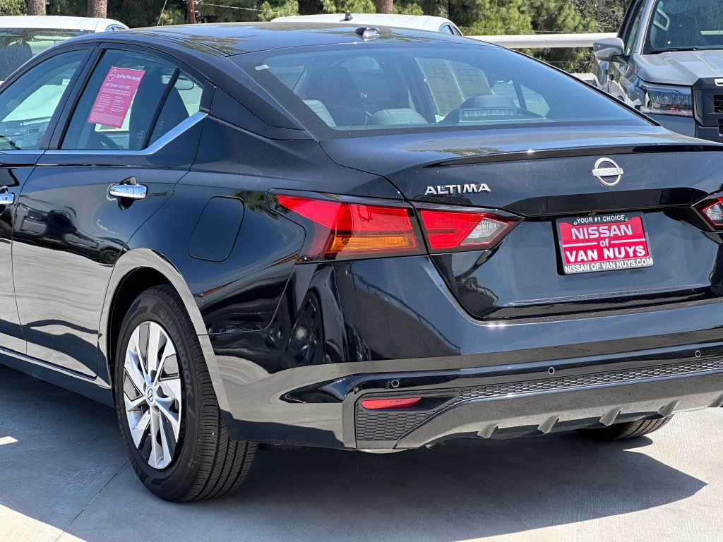 Used 2025 Nissan Altima 2.5 S FWD image 4
