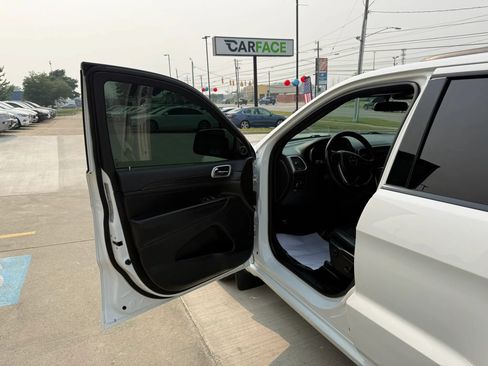 Used 2021 Jeep Grand Cherokee Laredo X AWD/4WD image 19