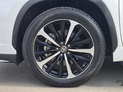 Used 2021 Toyota Highlander XSE FWD image 14