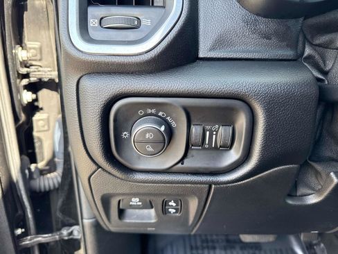 Used 2019 RAM 1500 Laramie image 33